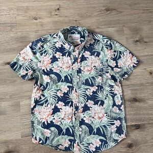 Men’s Chubbies resort wear button down shirt